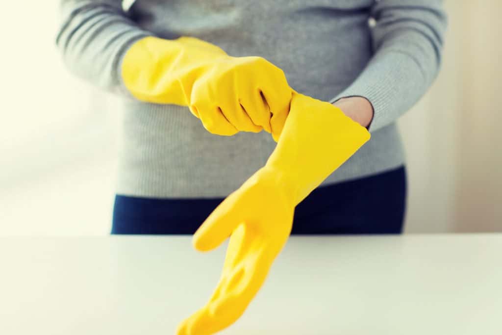 How to Remove Stench from Rubber Gloves
