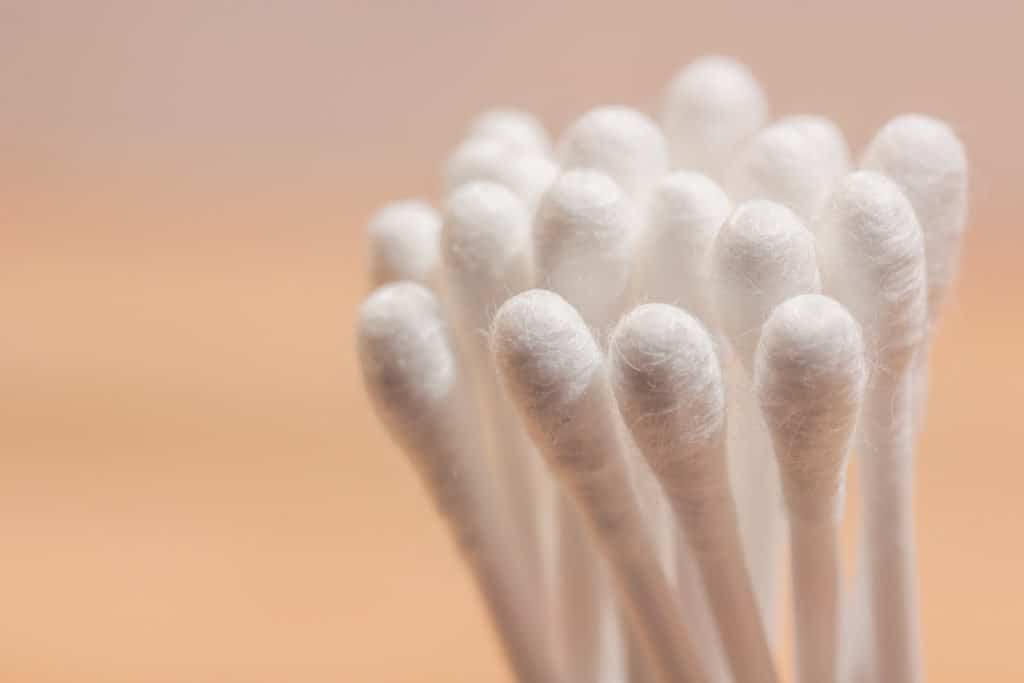 cotton buds to clean computer parts