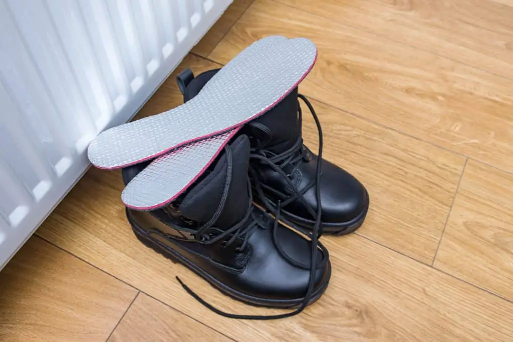 how to remove smells from leather boots by chaning the insoles