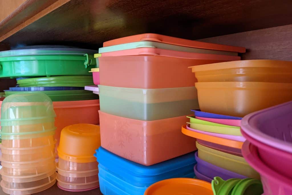 use sunlight to get rid of onion smell from tupperware