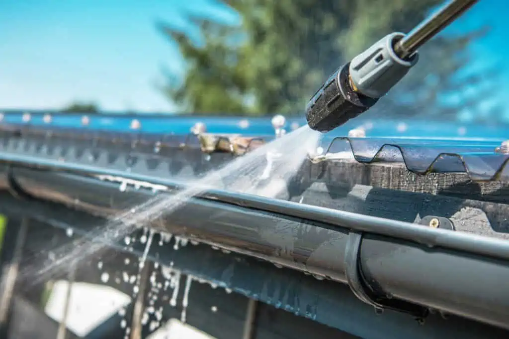 using a pressure washer to remove black streaks from gutters