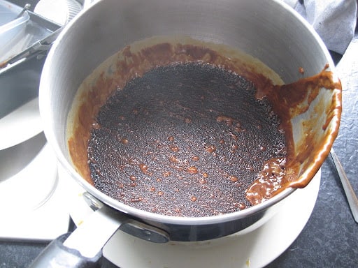 How To Remove Burnt Sugar From Pan 10 Methods