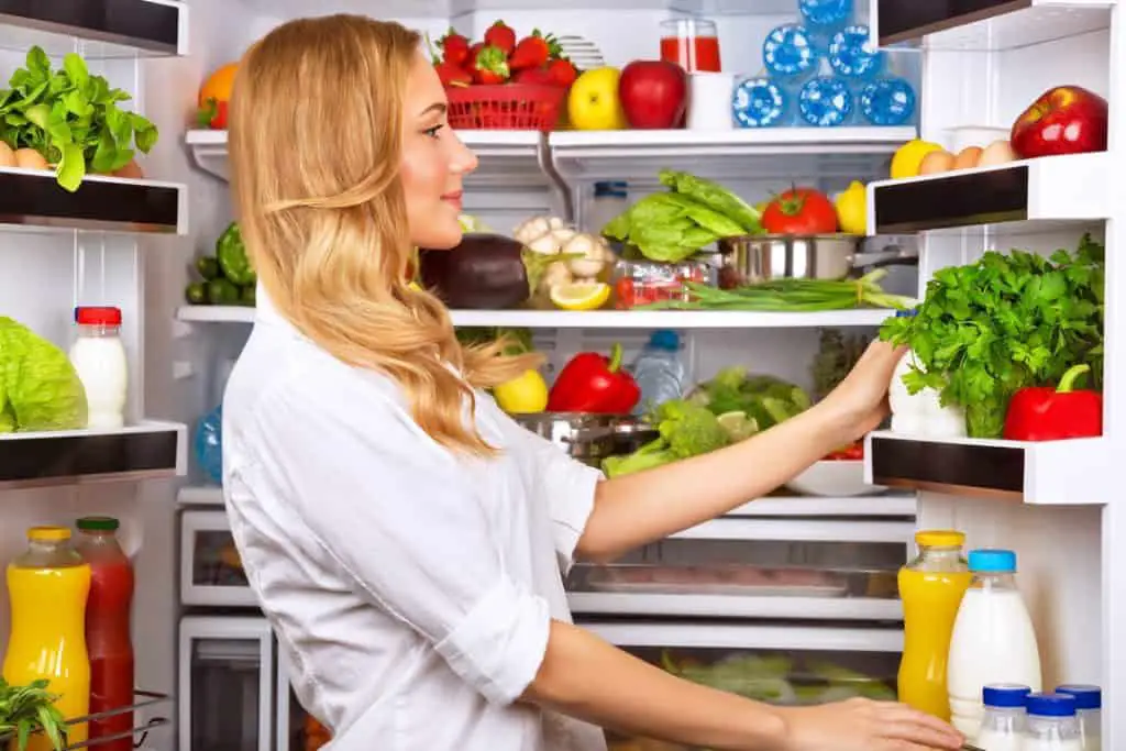arrange food in refrigerator