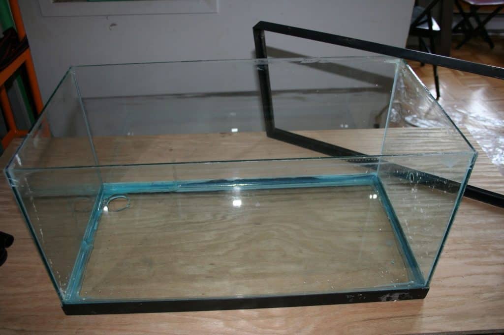 Clean-Aquarium-Glass-White-Residue
