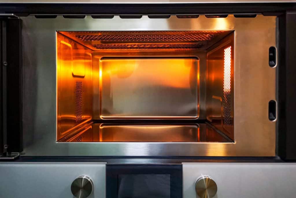 working microwave oven