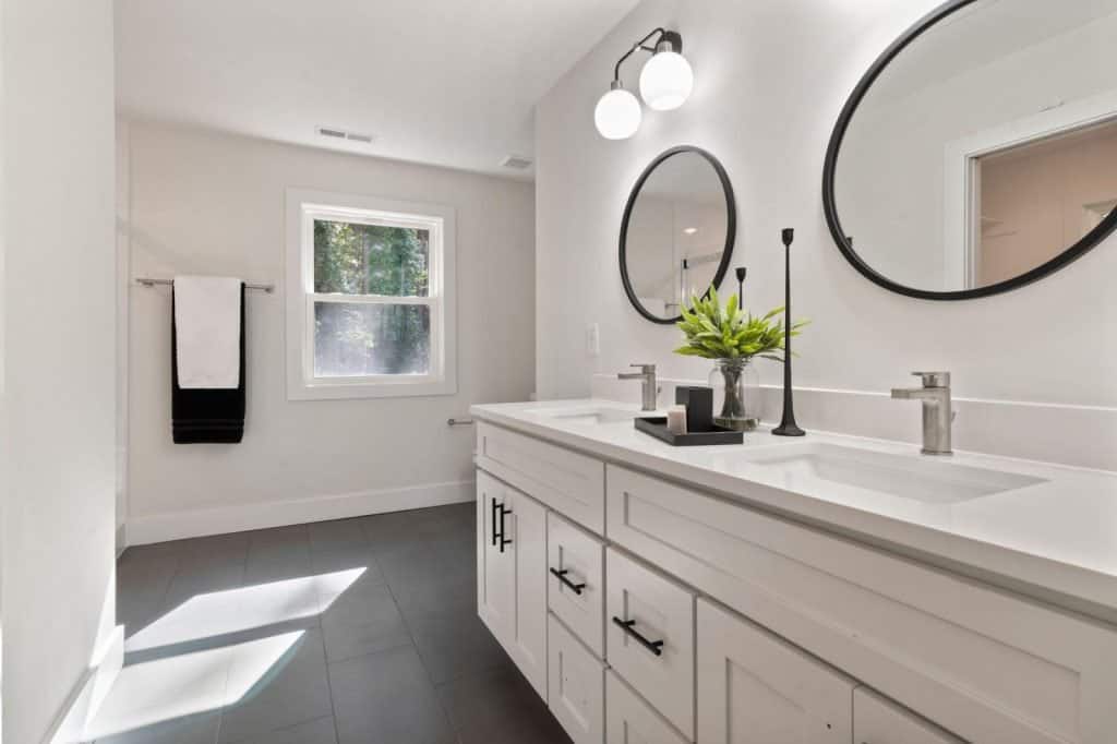 10-Ideas-to-Set-Up-Your-Bathroom-Vanity-Drawer-Organizer