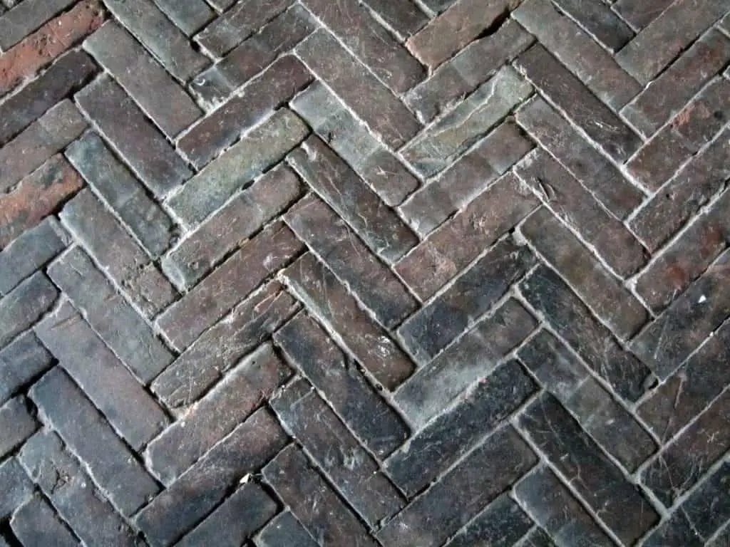 Best-Way-to-Clean-Brick-Floors